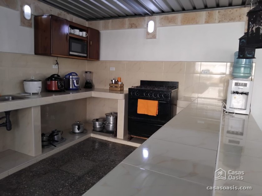 Casa Independiente de 4 habitaciones en venta en Guanabo, Habana del Este, La Habana