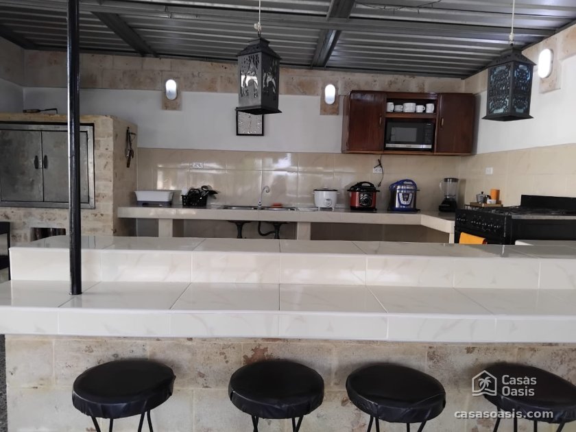Casa Independiente de 4 habitaciones en venta en Guanabo, Habana del Este, La Habana