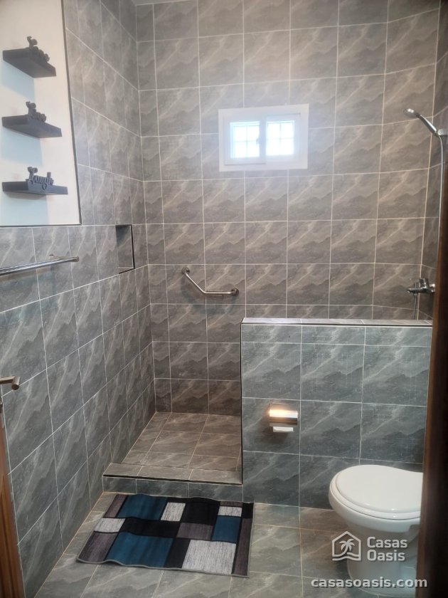 Casa Independiente de 4 habitaciones en venta en Guanabo, Habana del Este, La Habana