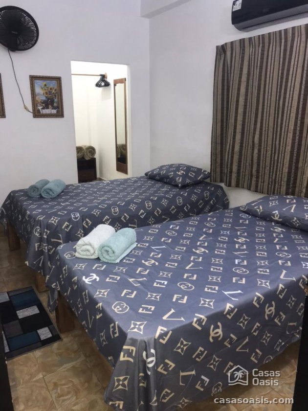 Casa Independiente de 4 habitaciones en venta en Guanabo, Habana del Este, La Habana