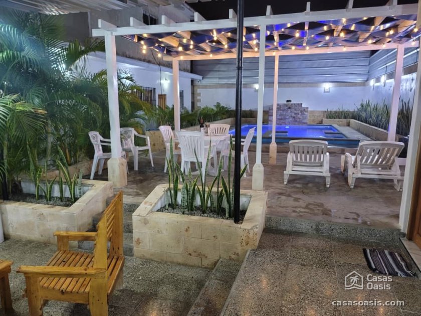 Casa Independiente de 4 habitaciones en venta en Guanabo, Habana del Este, La Habana