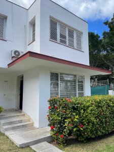 Casa Independiente de 6 habitaciones en venta en Miramar, Playa, La Habana - Miniatura 2