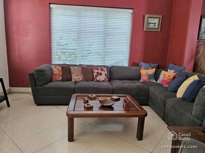 Casa Independiente de 6 habitaciones en venta en Miramar, Playa, La Habana