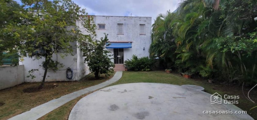 Casa Independiente de 6 habitaciones en venta en Miramar, Playa, La Habana