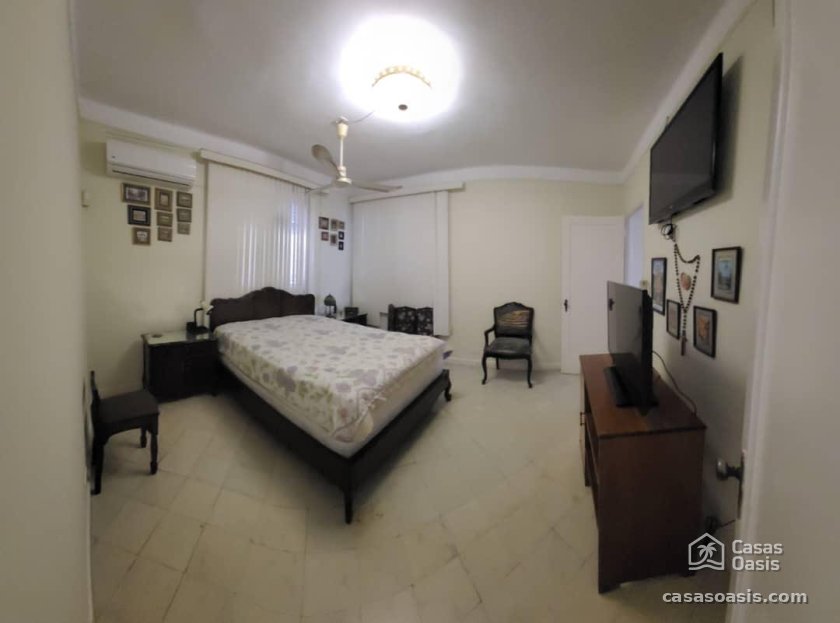 Casa Independiente de 6 habitaciones en venta en Miramar, Playa, La Habana