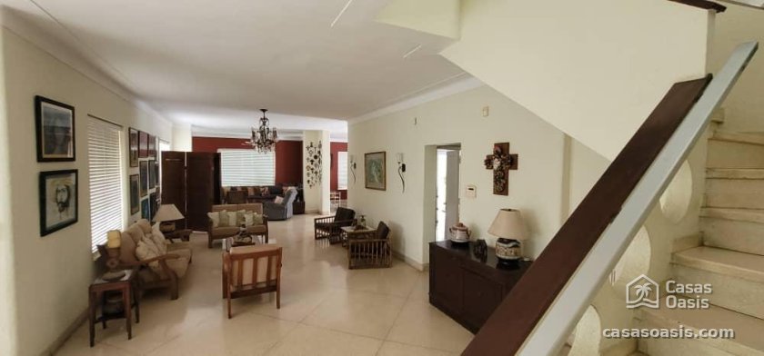 Casa Independiente de 6 habitaciones en venta en Miramar, Playa, La Habana