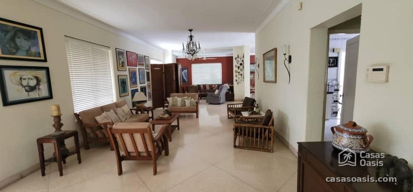 Casa Independiente de 6 habitaciones en venta en Miramar, Playa, La Habana