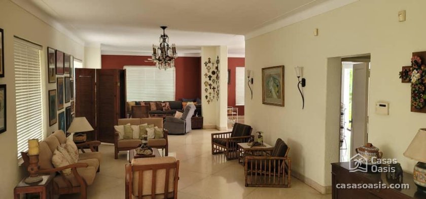 Casa Independiente de 6 habitaciones en venta en Miramar, Playa, La Habana