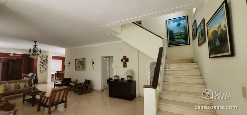 Casa Independiente de 6 habitaciones en venta en Miramar, Playa, La Habana
