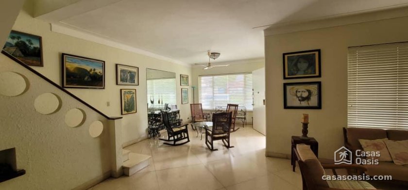 Casa Independiente de 6 habitaciones en venta en Miramar, Playa, La Habana