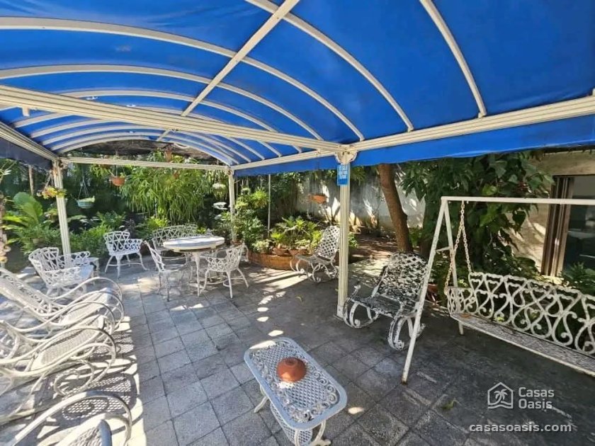 Casa Independiente de 6 habitaciones en venta en Miramar, Playa, La Habana