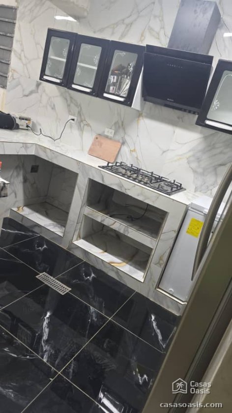 Biplanta de 4 habitaciones en venta en Diez de Octubre, La Habana