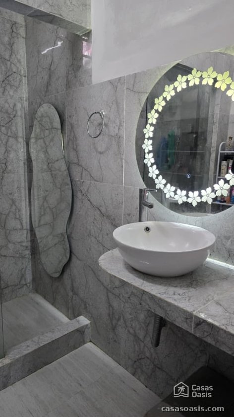 Biplanta de 4 habitaciones en venta en Diez de Octubre, La Habana