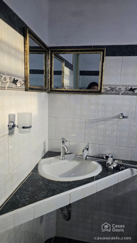 Biplanta de 4 habitaciones en venta en Diez de Octubre, La Habana