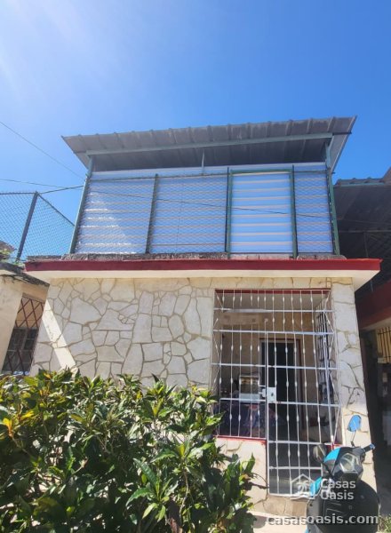 Biplanta de 4 habitaciones en venta en Elena, La Lisa, La Habana