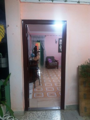 Biplanta de 2 habitaciones en venta en Marianao, La Habana