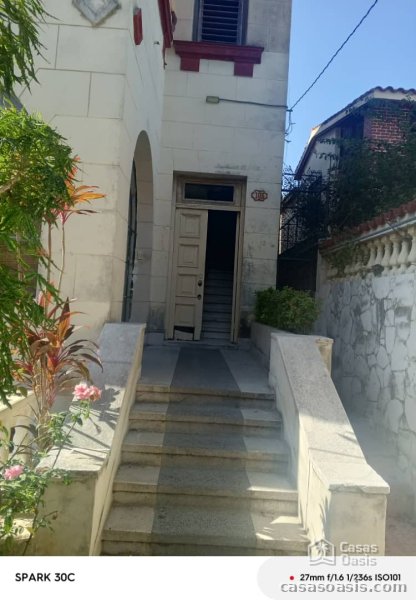 Biplanta de 4 habitaciones en venta en Víbora, Diez de Octubre, La Habana