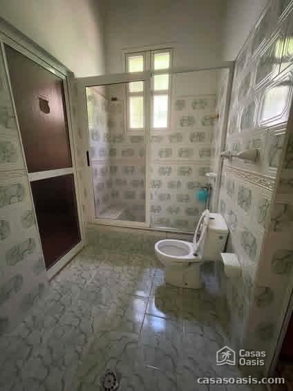 Casa Independiente de 6 habitaciones en venta en Marianao, La Habana