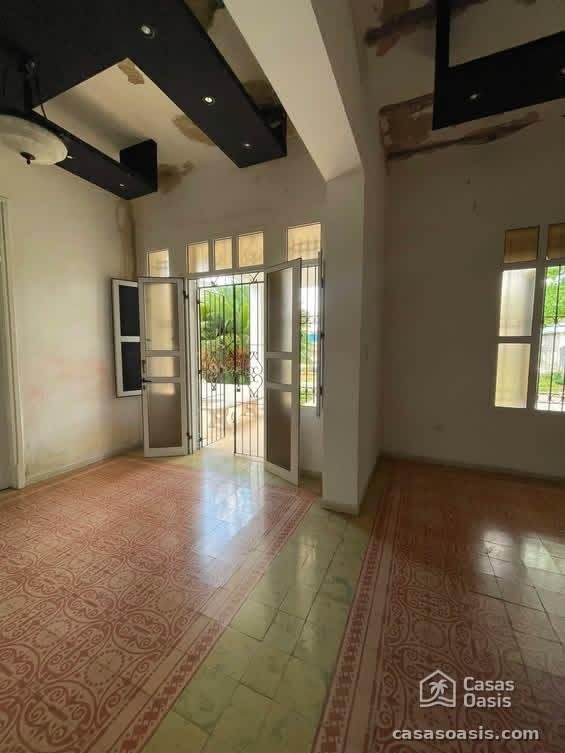 Casa Independiente de 6 habitaciones en venta en Marianao, La Habana