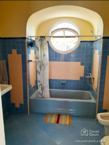 Casa Independiente de 5 habitaciones en venta en Playa, La Habana - 2