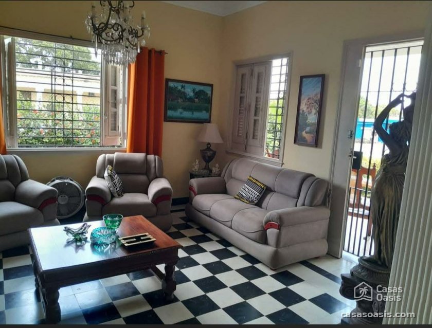 Casa Independiente de 5 habitaciones en venta en Playa, La Habana