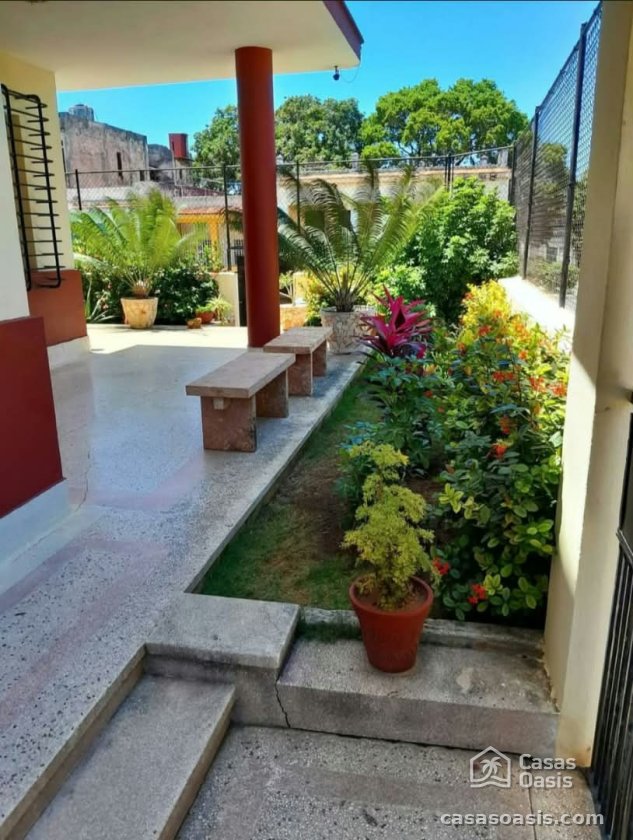 Casa Independiente de 5 habitaciones en venta en Playa, La Habana