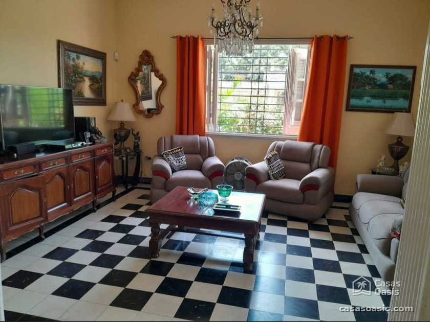 Casa Independiente de 5 habitaciones en venta en Playa, La Habana