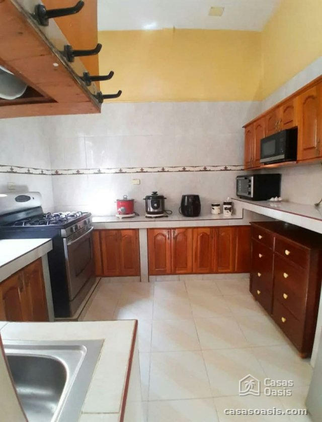 Casa Independiente de 5 habitaciones en venta en Playa, La Habana