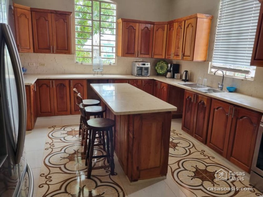 Casa Independiente de 6 habitaciones en venta en Víbora, Diez de Octubre, La Habana