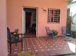 Casa Independiente de 4 habitaciones en venta en DBeche - Nalón, Guanabacoa, La Habana - Miniatura 1