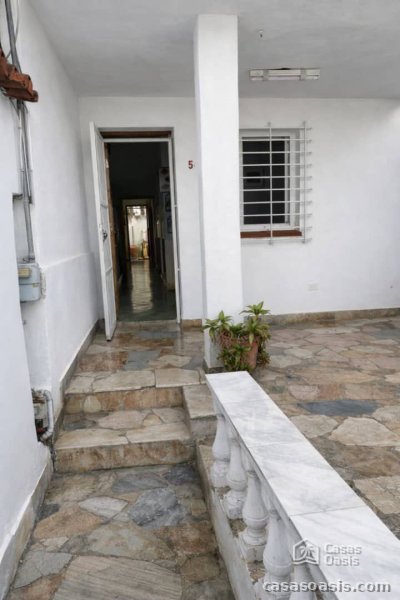 Biplanta de 4 habitaciones en venta en La Ceiba, Playa, La Habana - 2