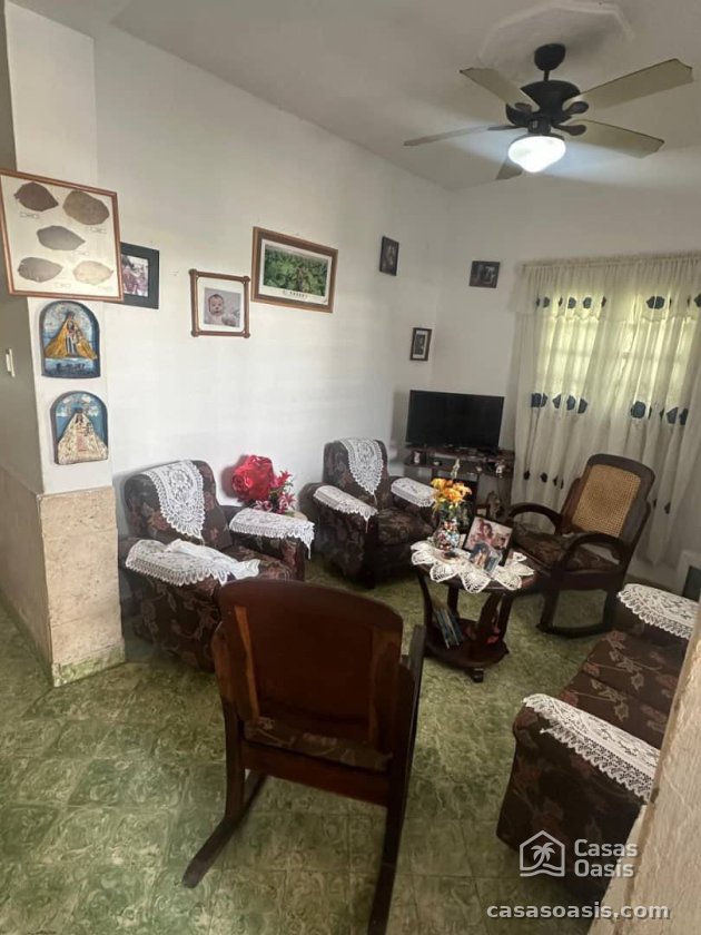 Biplanta de 4 habitaciones en venta en La Ceiba, Playa, La Habana