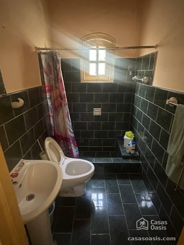 Biplanta de 4 habitaciones en venta en La Ceiba, Playa, La Habana