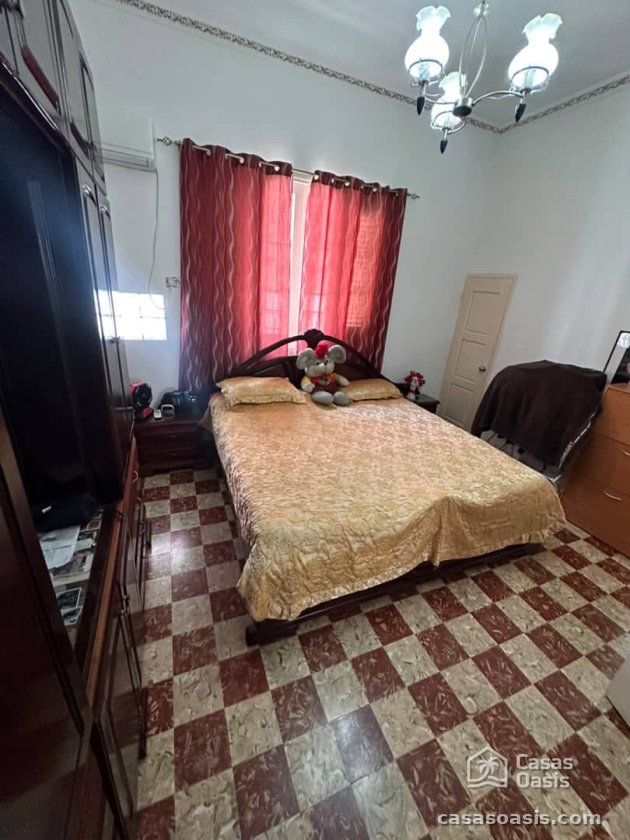 Biplanta de 4 habitaciones en venta en La Ceiba, Playa, La Habana