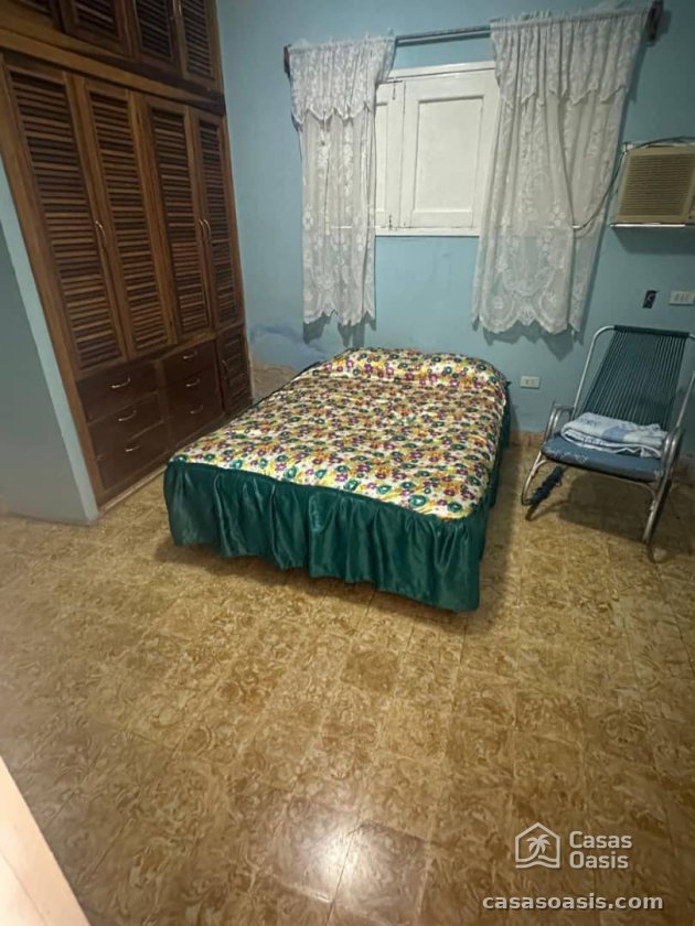 Biplanta de 4 habitaciones en venta en La Ceiba, Playa, La Habana