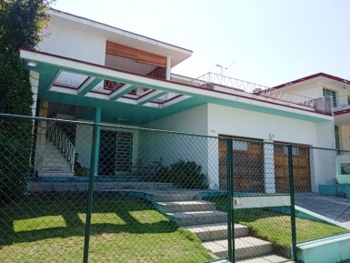 Biplanta de 4 habitaciones en venta en Vedado, Plaza de la Revolución, La Habana