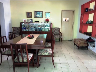Biplanta de 4 habitaciones en venta en Vedado, Plaza de la Revolución, La Habana