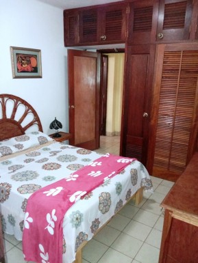Biplanta de 4 habitaciones en venta en Vedado, Plaza de la Revolución, La Habana