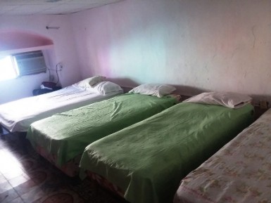 Biplanta de 2 habitaciones en venta en San Leopoldo, Centro Habana, La Habana