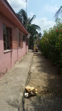 Casa Independiente de 5 habitaciones en venta en Gallega, Guanabacoa, La Habana
