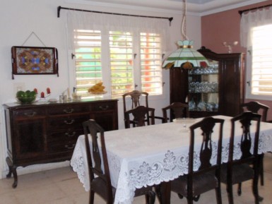 Casa Independiente de 7 habitaciones en venta en Nuevo Vedado, Plaza de la Revolución, La Habana