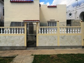 Detached House with 3 bedrooms for exchange in Ampliación Almendares, Playa, La Habana