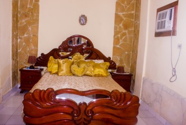 Casa Independiente de 5 habitaciones en venta en Vedado, Plaza de la Revolución, La Habana