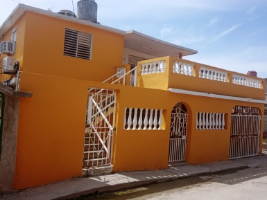 Biplanta de 6 habitaciones en venta en Jaimanitas, Playa, La Habana