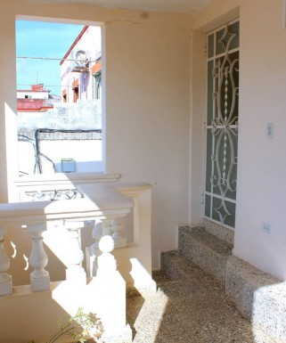 Biplanta de 3 habitaciones en venta en Almendares, Playa, La Habana