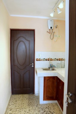 Biplanta de 3 habitaciones en venta en Almendares, Playa, La Habana
