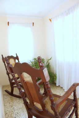 Biplanta de 3 habitaciones en venta en Almendares, Playa, La Habana