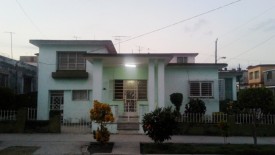 Casa Independiente de 3 habitaciones en venta en Sevillano, Diez de Octubre, La Habana - Miniatura 1