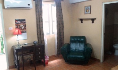 Casa Colonial de 5 habitaciones en venta en Cayo Hueso, Centro Habana, La Habana