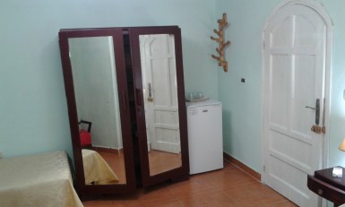 Casa Colonial de 5 habitaciones en venta en Cayo Hueso, Centro Habana, La Habana
